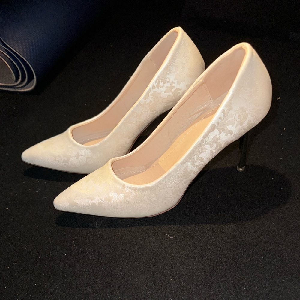 NEW Beige Floral Pumps